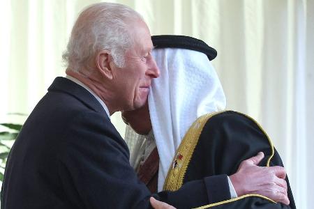 Charles III.: Küsschen für den König von Bahrain