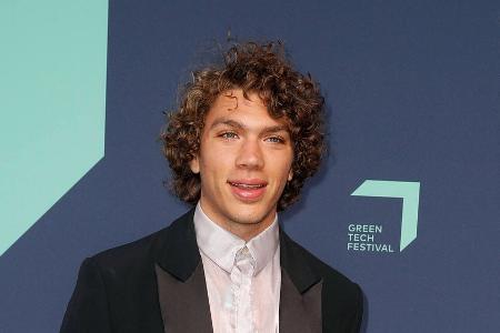 Knappe Shorts und Sixpack: Elias Becker sorgt für Aufsehen