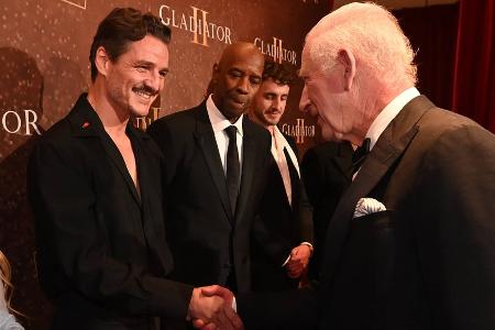 König Charles trifft die 