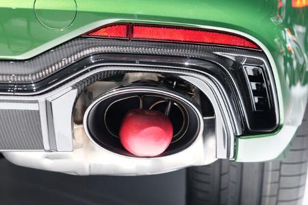 New York Auto Show Auspuff Apfel Fake Test