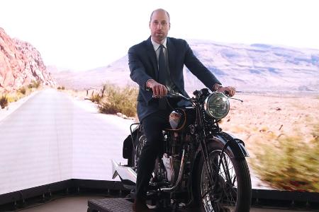 Prinz William versucht sich als Motorradfahrer und Kameramann