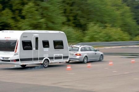 Fahrversuch auf gesperrter Teststrecke