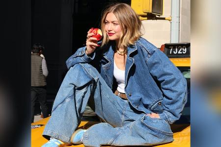 Echt jetzt? Dieser Denim-Trend dominiert im Winter 2024