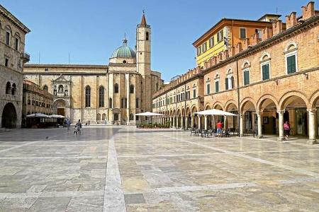 Die Piazza del Popolo in Ascoli Piceno