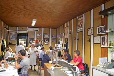 In der Trattoria da Ezio in Macerata serviert und kocht la Mamma noch selbst.