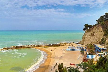 Schöne Strände und kristallklares Wasser.