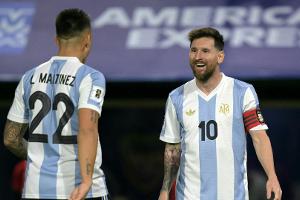 Messi legt auf, Martinez zauberhaft: Argentinien auf Kurs