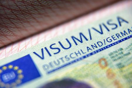 Visa-Stempel in Pass-Nahaufnahme