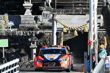 Neuville erstmals Rallye-Weltmeister: 