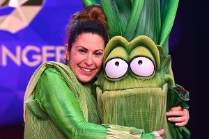 "The Masked Singer": Moderatorin steckte im Lauch-Kostüm