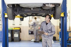 Alltagsfrage: Wo liegt der Unterschied zwischen HU und Inspektion?