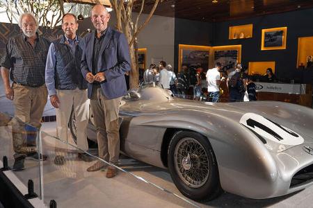 Mercedes-Benz W196R, Rob Myers (RM Group), Joe Hale ( Indianapolis Motor Speedway Museum), Marcus Breitschwerdt, CEO Mercedes-Benz Heritage GmbH (von links nach rechts)