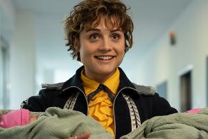 "Oh Hell": Abgedrehter Comedy-Erfolg kehrt zu Warner TV Comedy zurück