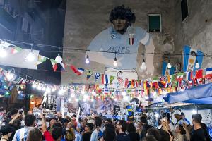 Nur im Kolosseum mehr Besucher: Maradona-Bild zieht Massen an