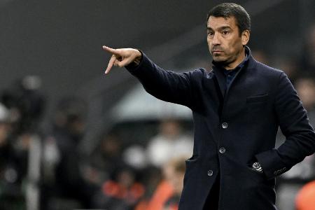 Besiktas entlässt van Bronckhorst