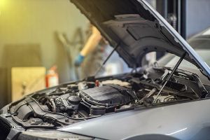 Mit wenigen Klicks zum Service-Menü: PKW-Hack für Profis