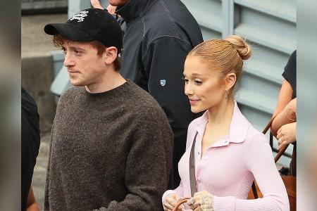 Ariana Grande und Ethan Slater shoppen Weihachtsbaum
