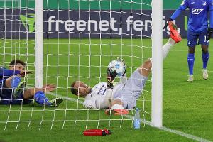 Baumann unglücklich: Formstarke Wolfsburger im Viertelfinale