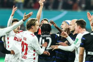 Dank Berliner Aussetzern: Köln kämpft sich ins Viertelfinale
