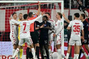 Fiel: Tätlichkeit von Zeefuik ein "unfassbarer Fehler"