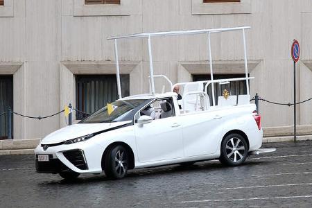Toyota Mirai Papamobil