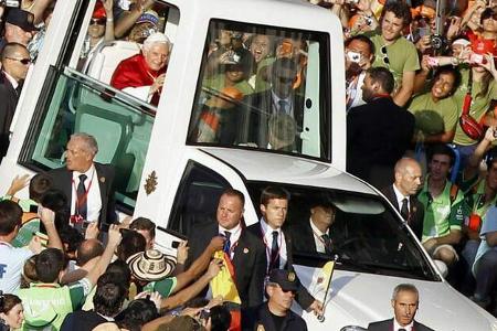 Mercedes ML 430 Papamobil (2003)