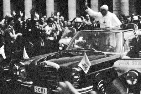 Papst im Mercedes 600