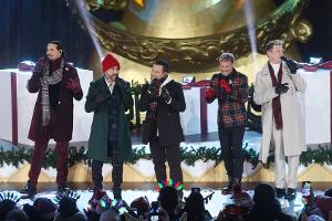 In New York: Backstreet Boys singen Weihnachtslied mit Kelly Clarkson