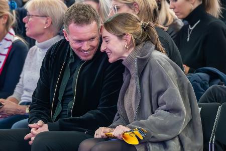 Julian Nagelsmann und Freundin Lena genießen Basketballmatch