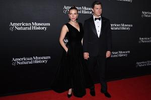 Scarlett Johansson mit Ehemann Colin Jost: Schick in Schwarz