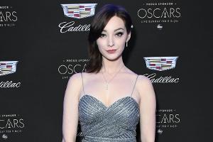 "Oppenheimer"-Star Emma Dumont identifiziert sich als nicht-binär