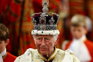 König Charles III.: Er hatte Angst, dass seine Krone wackelt