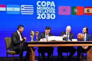 WM 2030: Sechs Länder, drei Kontinente, viele Fragen