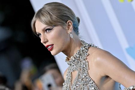 Jeder sollte die Chance haben, seinen Träumen zu folgen – davon ist Taylor Swift überzeugt. Und darum schenkte sie einer talentierten jungen Frau aus London, die Mathematik studieren wollte, aber sich ...
