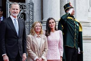 Königin Letizia ist bei Staatsbesuch in Rom pretty in pink