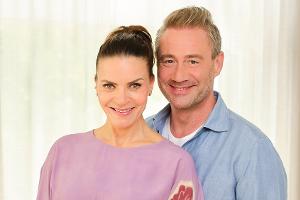 Sasha und Ehefrau Julia "machen das erste Mal eine Weihnachtsparty"