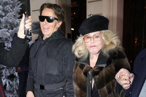 "Katzenlady" Jocelyn Wildenstein streitet Schönheits-OPs weiter ab
