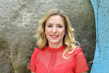 Auch Sängerin Stefanie Hertel findet das Beisammensein zum Fest wichtiger als das Materielle. Geschenke sind daher Nebensache: 