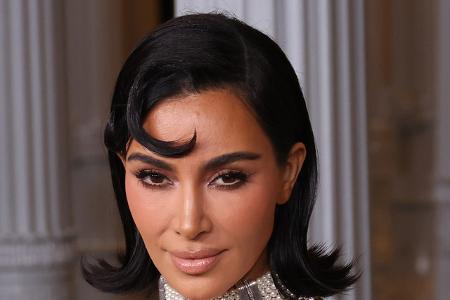 Kim Kardashian behauptete einst in einem Interview, dass sie und ihr damaliger Mann Kanye West den Kindern keine Weihnachtsgeschenke kaufen würden, um ihnen so etwas wie Normalität beizubringen. Das k ...