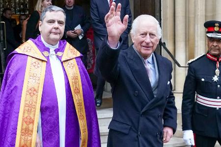 König Charles besucht Adventsgottesdienst in London