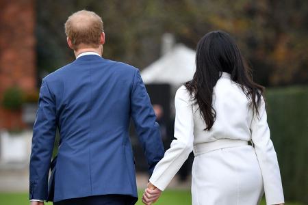 Auf der anderen Seite des Atlantiks blicken zwei Exil-Royals derweil auf ein (weiteres) Jahr der Bedeutungslosigkeit zurück: Noch immer ist nicht ganz klar, wo man Prinz Harry und Herzogin Meghan im i ...