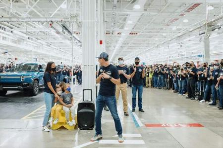 09/2021, Rivian R1T Erstes Serienauto rollt vom Band