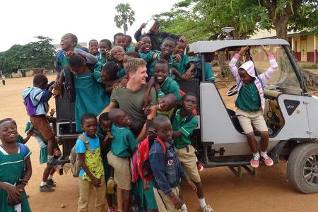 aCar Evum Motors Elektro-Nutzfahrzeug Afrika