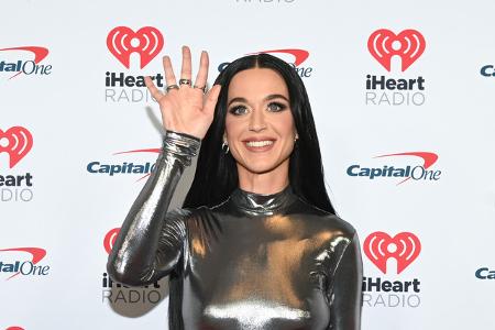Auch international haben Promis geliebte Traditionen zum Fest. Bei Katy Perry besteht die darin, mit der ganzen Familie zu verreisen und schon früh am Tag Bellinis zu trinken.