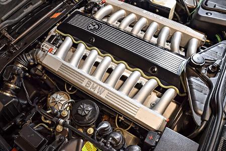 BMW 7er E32 V16 Goldfish