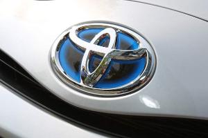 Toyota Yaris Hybrid, Logo