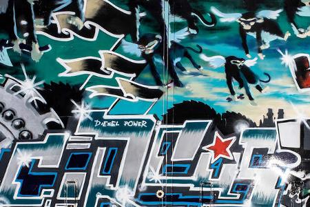 09/2019, Volvo FL 6 von 1988 mit Banksy-Graffito