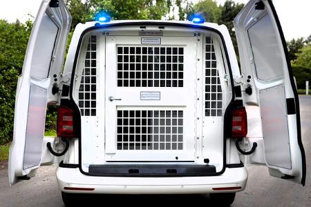VW T6 Multivan Gefangenentransporter UK