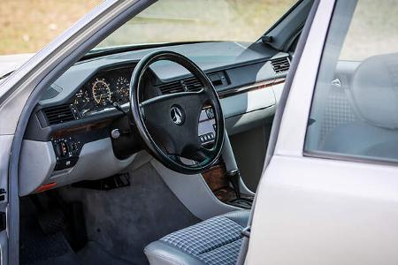 05/2019, Mercedes 500 E W 124 von Rowan Atkinson