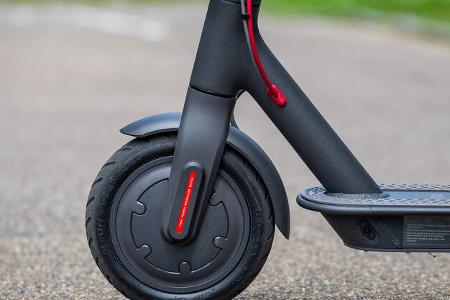 E-Scooter Elektro Tretroller Test Vergleich BMW X2 City Metz Moover Xiaomi M365 Moovi Ninebot ES2